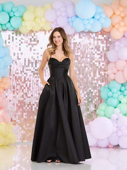 Tiffanys Prom: Adrien