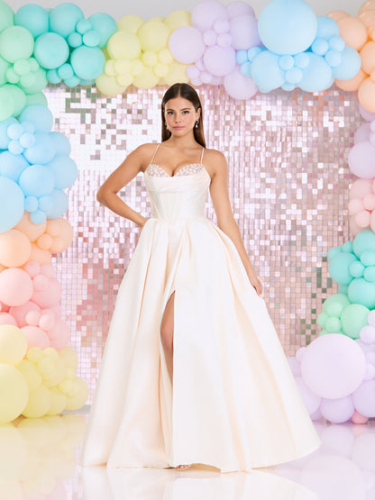 Tiffanys Prom: Adrien