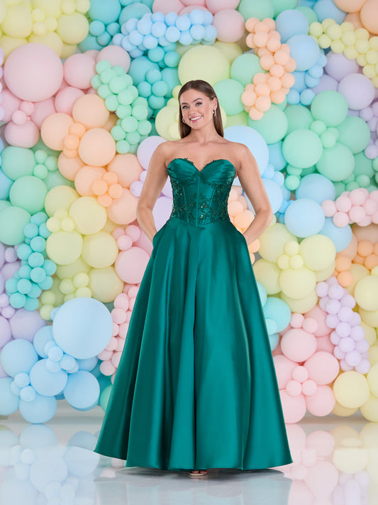 Tiffanys Prom: Becki - Alia Couture