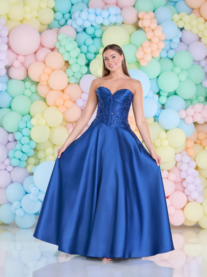 Tiffanys Prom: Becki - Alia Couture