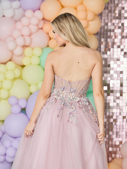 Tiffanys Prom: Delta