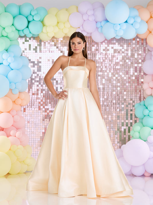 Tiffanys Prom: Ela
