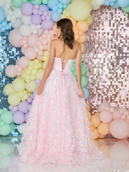 Tiffanys Prom: Erica