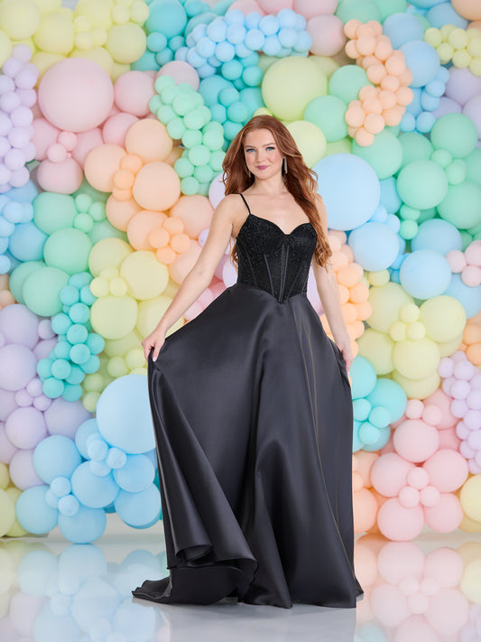 Tiffanys Prom: Ilaria - Alia Couture