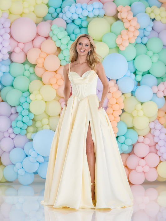 Tiffanys Prom: Kimi - Alia Couture