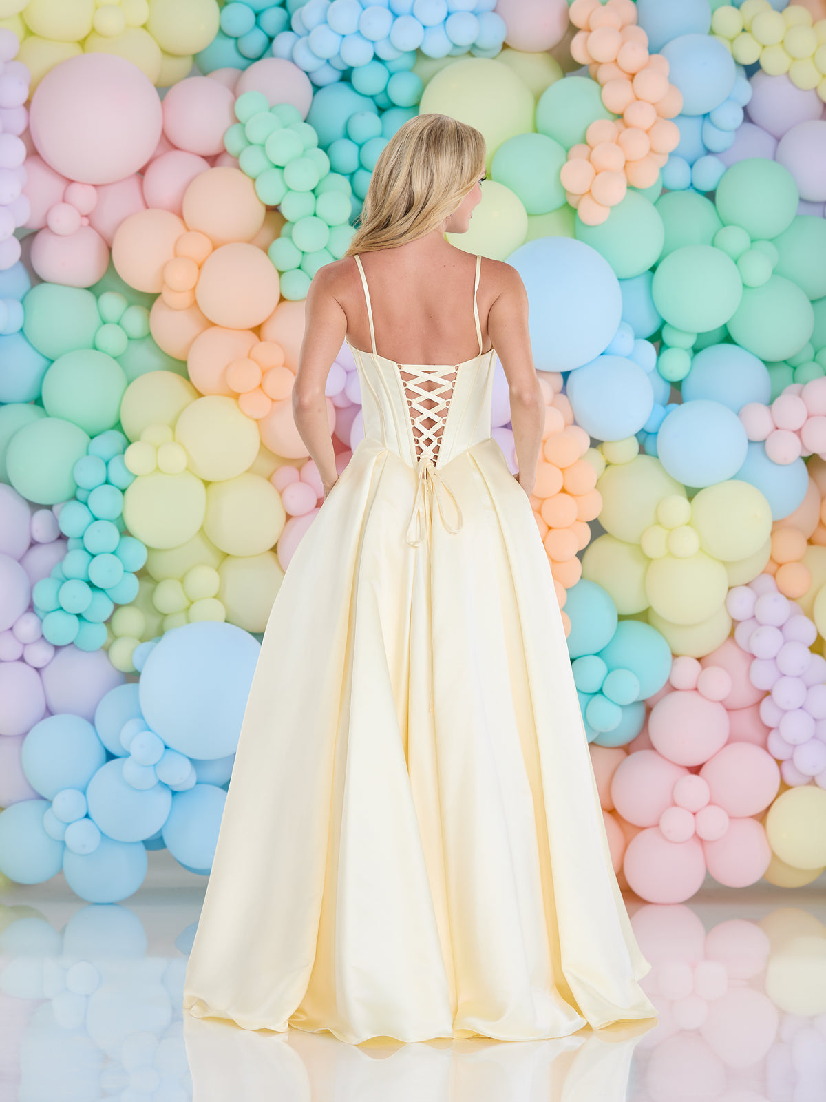 Tiffanys Prom: Kimi - Alia Couture