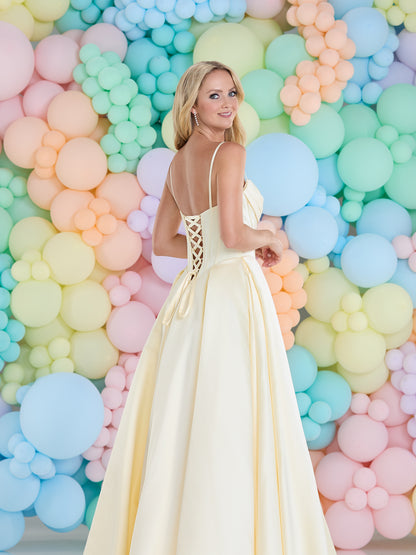 Tiffanys Prom: Kimi - Alia Couture