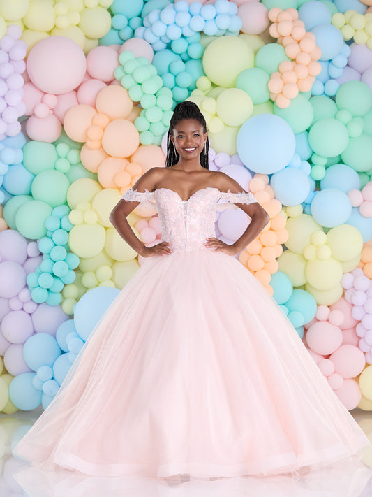 Tiffanys Prom: Lara - Alia Couture