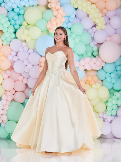 Tiffanys Prom: Narina - Alia Couture