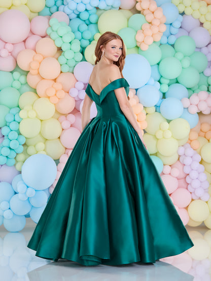 Tiffanys Prom: Nya - Alia Couture