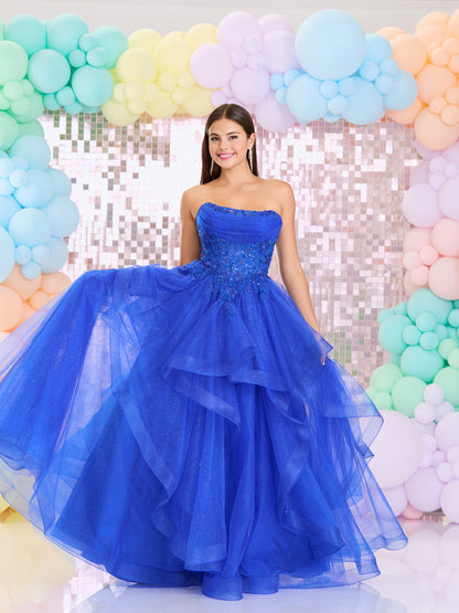 Tiffanys Prom: Queenie