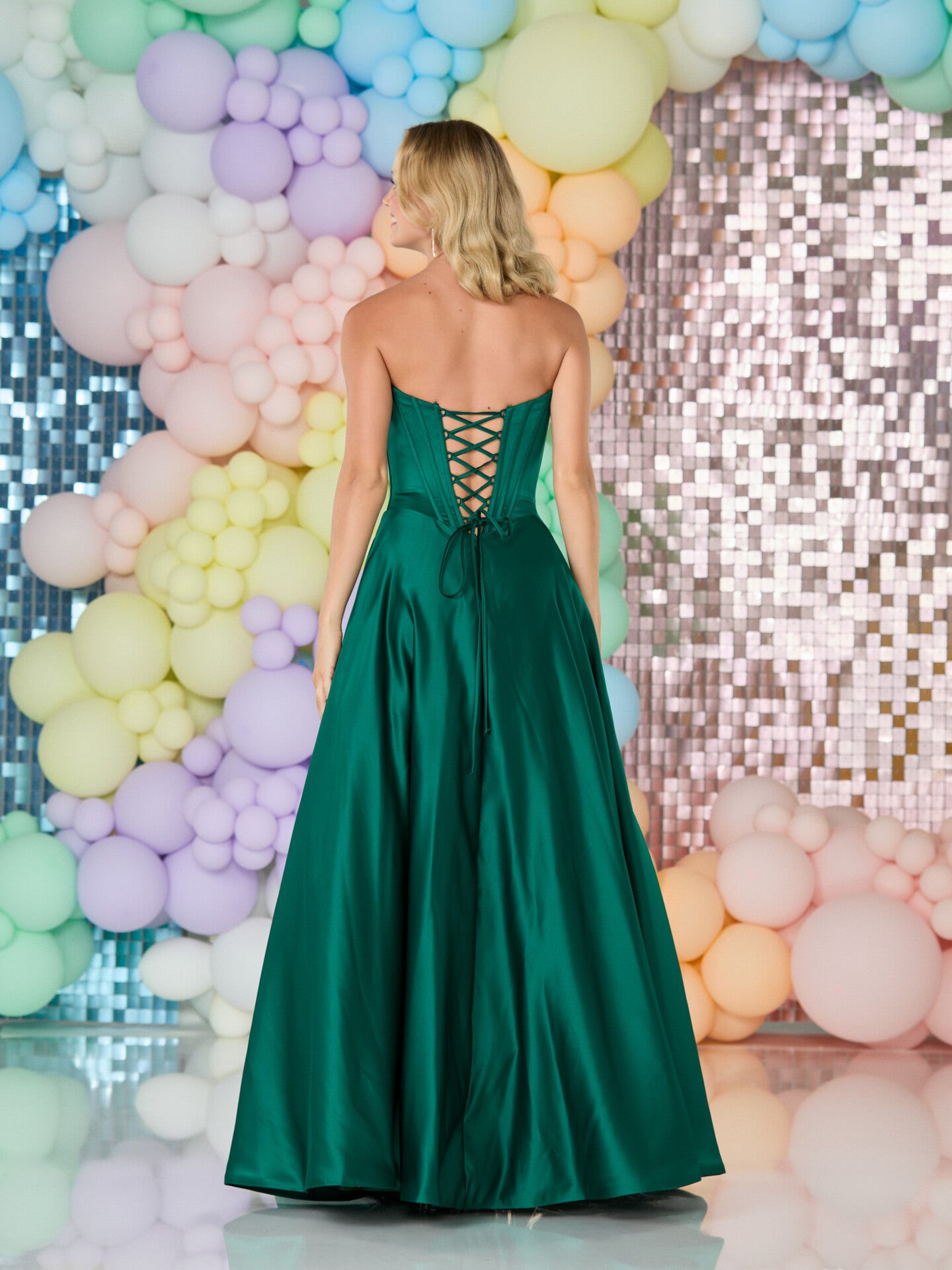 Tiffanys Prom: Vala - Alia Couture