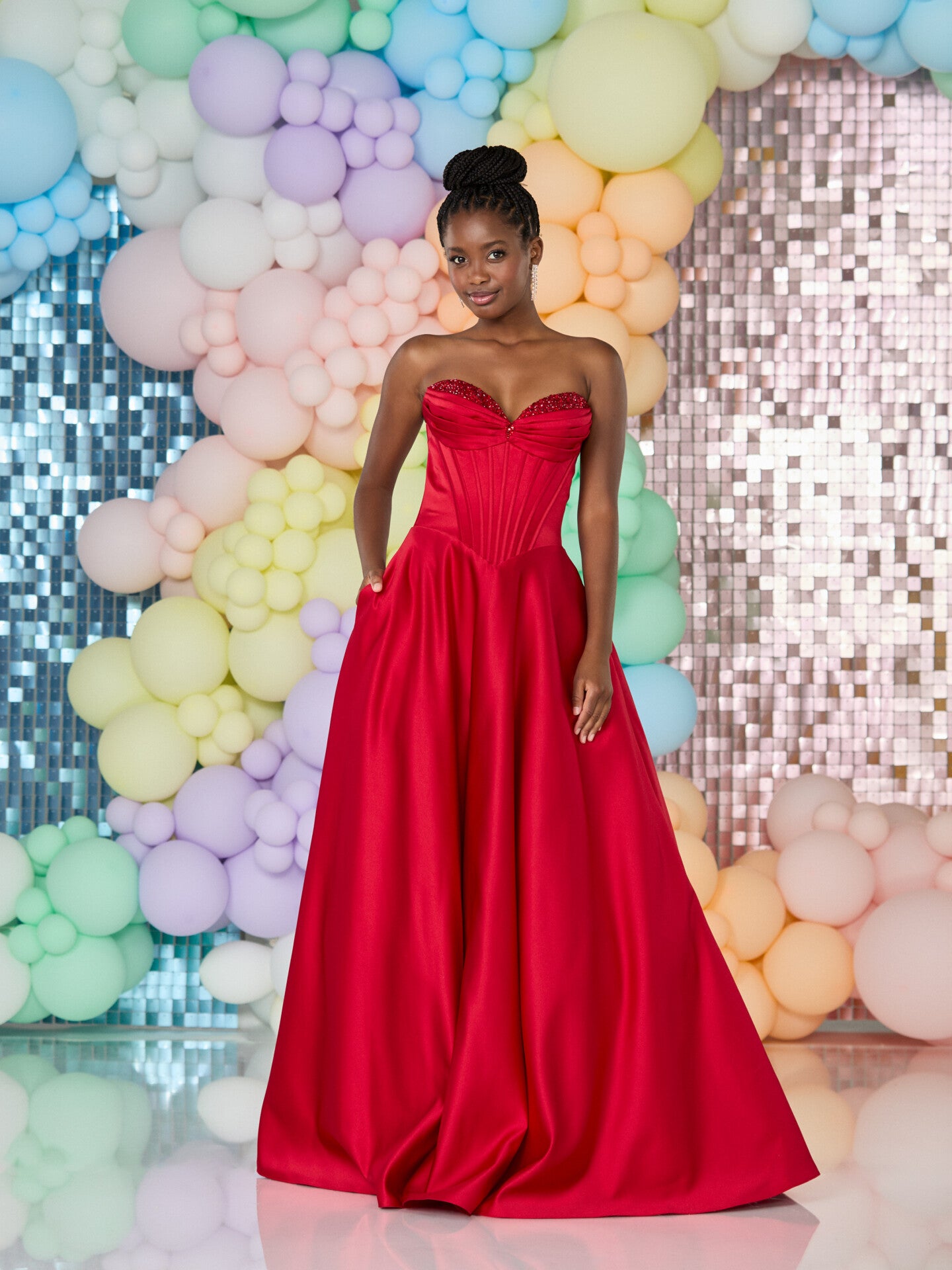 Tiffanys Prom: Vala - Alia Couture