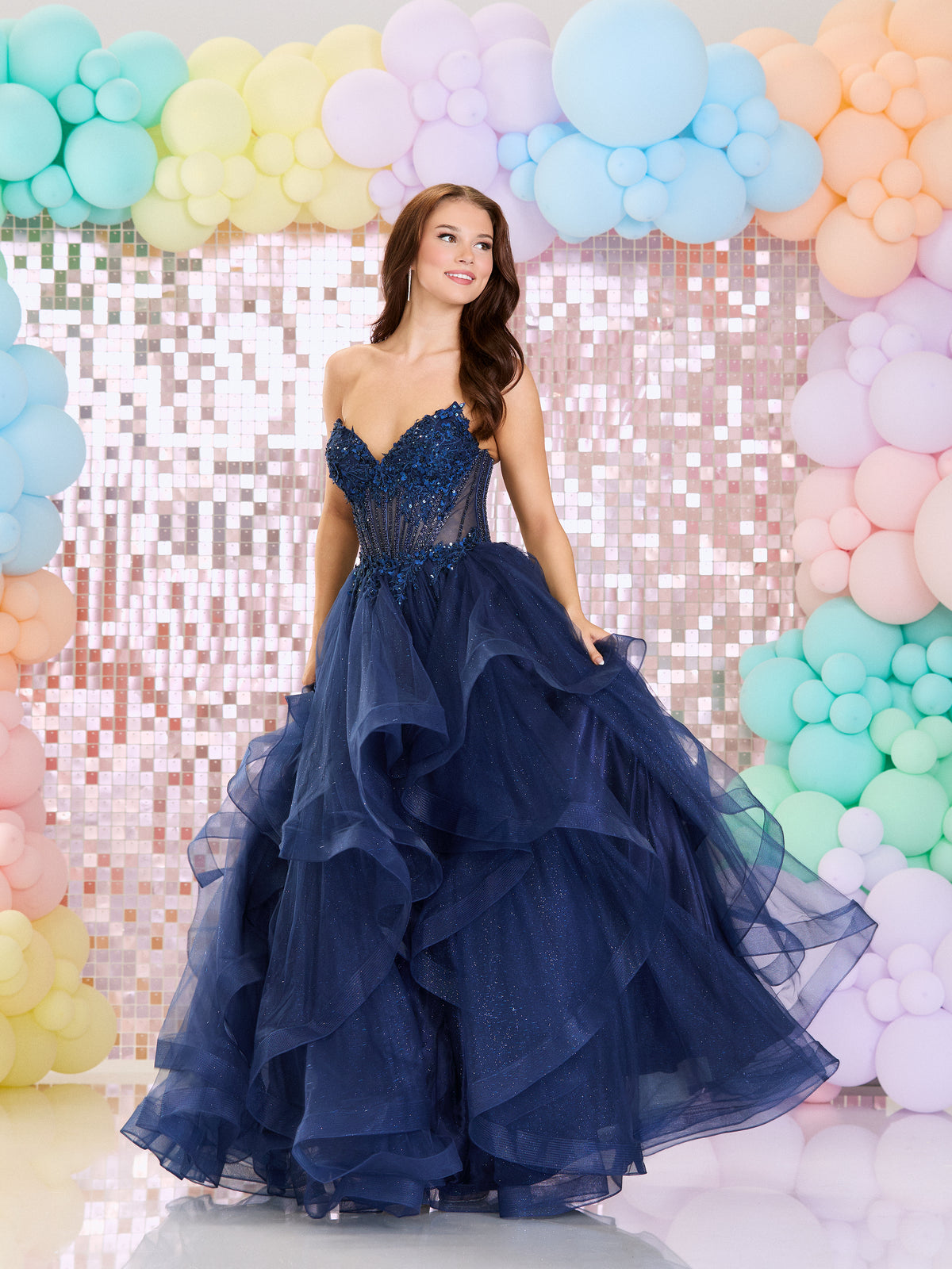 Tiffanys Prom: Zizi